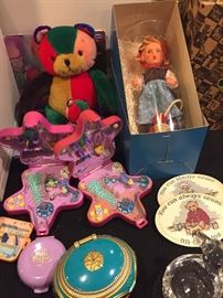 Peef Bears and books, vinyl Hummel, Polly Pocket