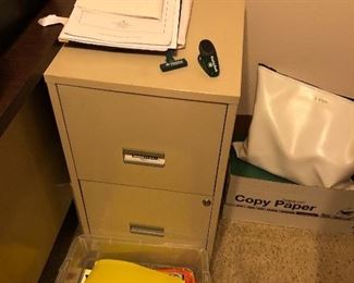Keep all of your paperwork organized in this 2 drawer metal cabinet 