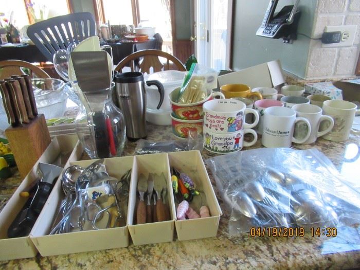 A HOST OF KITCHEN ITEMS,