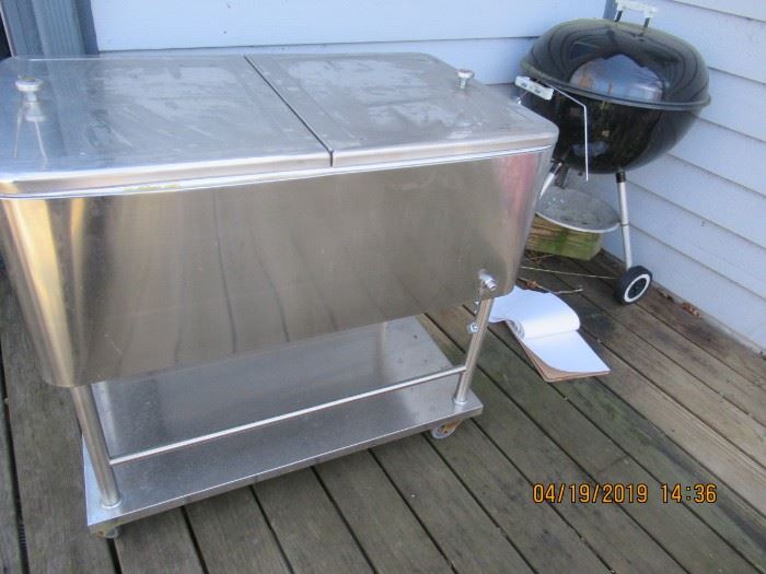 STAINLESS COOLER ON WHEELS
