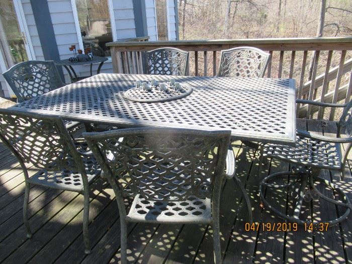 CAST ALUMINUM TABLE AND CHAIR SET
