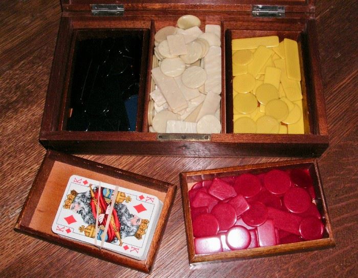 French card game Nain Jaune (Yellow Dwarf) in original wooden box with coloured betting chips (deck is incomplete)