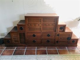 Tansu chest