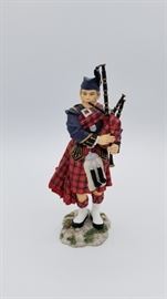 bagpipe player figurine made by "Scupltures"