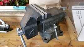 Bench vise 