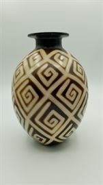 Peruvian vase - signed