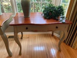 Platypus accent table