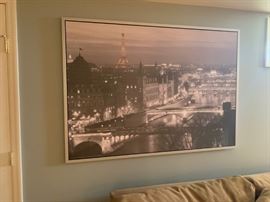 Oversized blak and white Paris scene