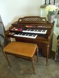 Kimball Swinger 400 Organ