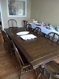 Ethan Allen Chartered Oak Table w 6 Chairs & 2 Leaves
