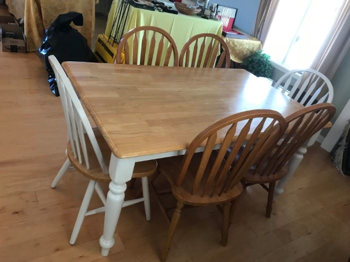 #81 White Leg/Wood Top w/6 chairs Farmhouse Table 60x36x29 $175.00
