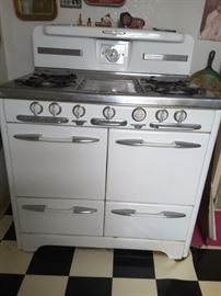 O'Keefe and Merritt Gas Stove. Please Bring own movers, dolly,and tools to remove. Heavy.