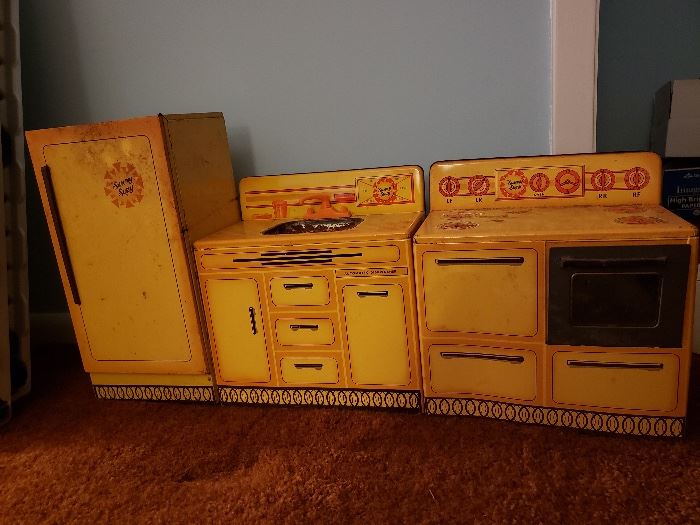 Vintage Sunny Suzy Tin Kitchen Set