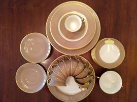 46-piece set of Flintridge china, made in California.
Flintridge China Company was founded in 1946 in Pasadena, California. Flintridge took its name from two materials necessary for making china: "flint" and "kaolin." Kaolin is a Chinese word meaning "high hill" or "ridge" where the finest clay is made.