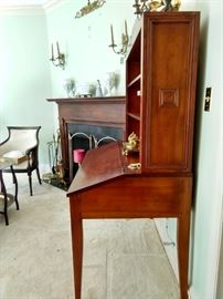 Side profile of the ca. 1850 heart pine desk/display cabinet.