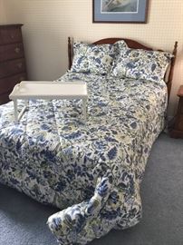 Waverly blue & white queen size comforter & 2 pillows