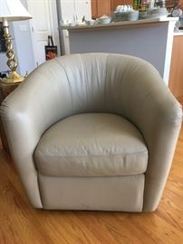 American Signature Studio Swivel Chair!