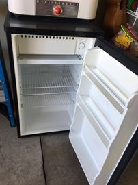 Mini Fridge - Great for that College Student!!