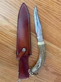 Vintage hunting knife with Deer Antler handle & Case!