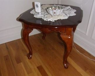 Excellent condition antique tufted sofa and 2 chairs, coffee table with 2 end tables