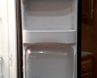 Maytag side-by-side, freezer on bottom. Very clean!