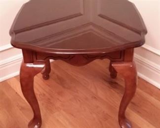 Excellent condition antique tufted sofa and 2 chairs, coffee table with 2 end tables