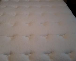 Queen Simmons Beautyrest, World Class mattress and box springs.