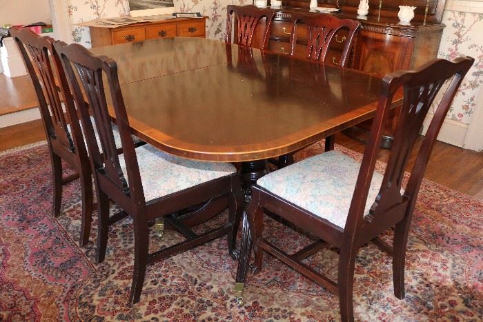 Federal-style banded double-pedestal mahogany dining table and chairs