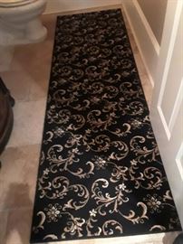 Runner with rocaille scrolling