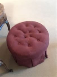 Vanity stool with tufted top
