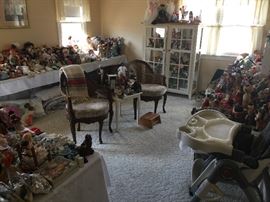 So this is the doll room!