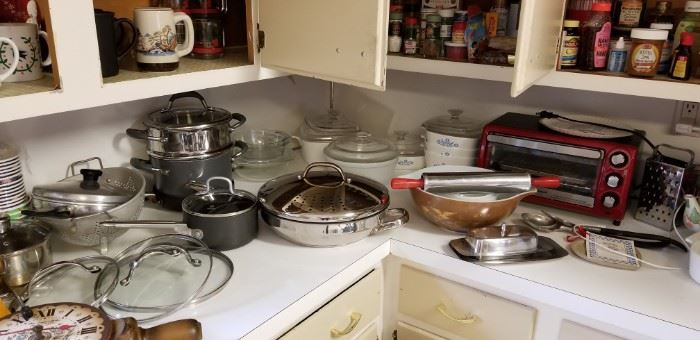 Pots, pan, corning ware, pyrex, bowls, melamine, dish sets, FULLy STOCKED KITCHEN!!