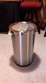 Garbage can in excellent shape.
