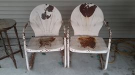 Vintage metal patio chairs. Just needs some sanding and paint!