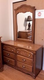 6 drawer dresser and mirror in excellent condition.