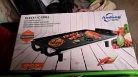 Andong electric grill, new in box, never used.