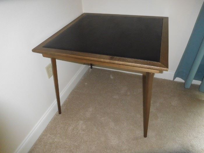 Folding game table