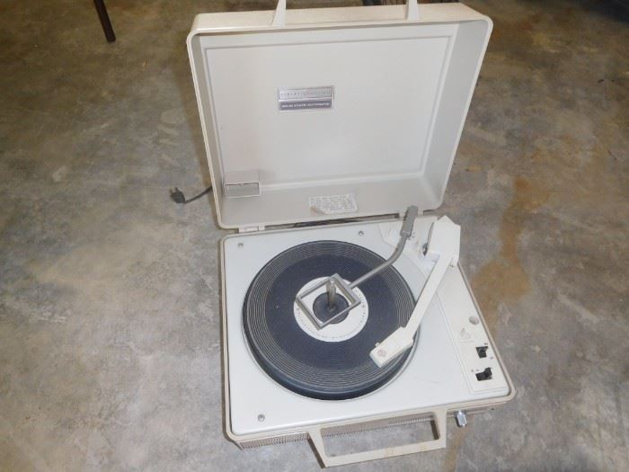 GE portable record player