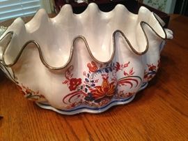 Large scalloped edge bowl