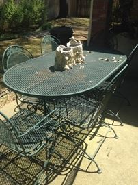 Patio table & 6 chairs