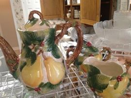 Teapot, sugar & creamer set