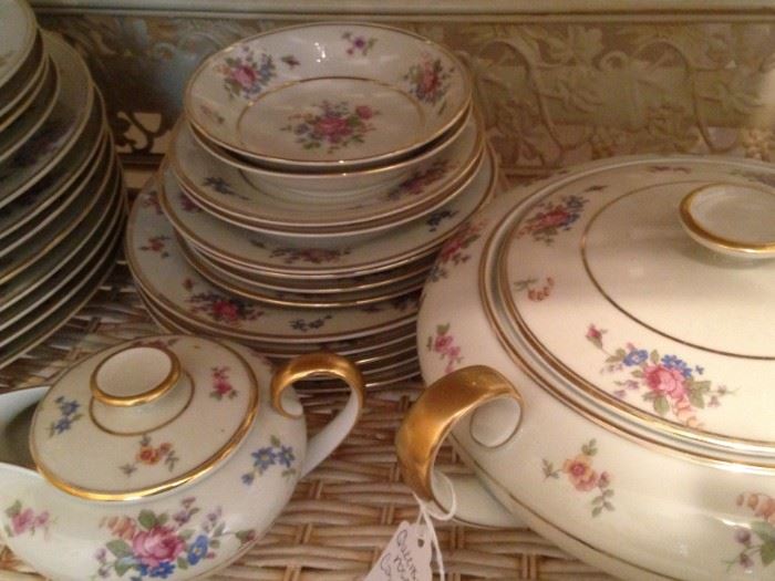 27 miscellaneous pieces of "Queenrose" Bavarian dishes