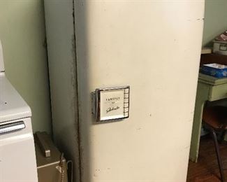 Vintage Crosley Shelvador refrigerator, works great!