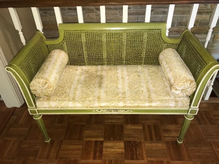 Adorable vintage settee.
