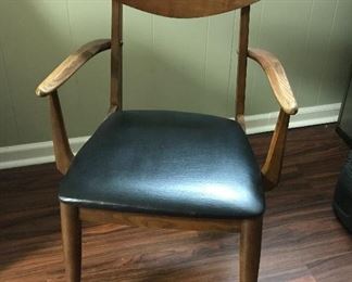 Single MCM chair (missing leg stretcher).