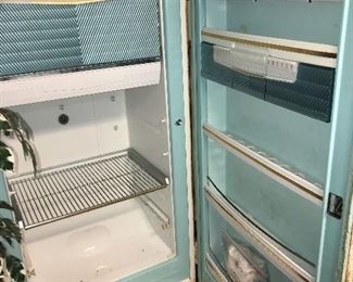 Vintage Crosley Shelvador refrigerator, works great!