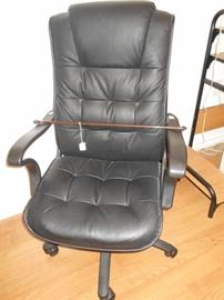 excellent swivel office chair
