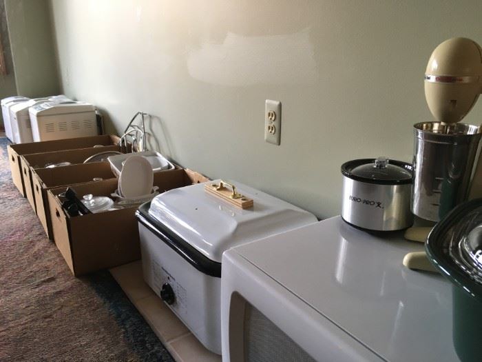 Mini appliances and kitchen wares.