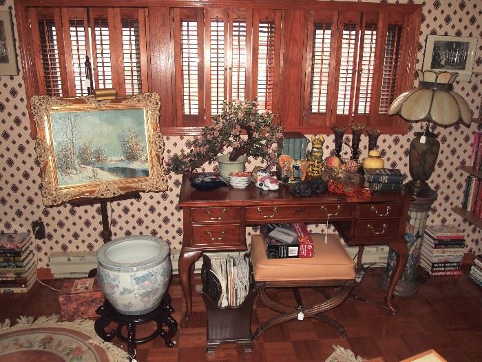 Lovely desk with carved jade/glass Chinese glass flowering bonsai