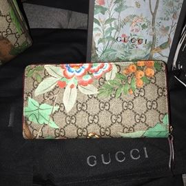 BRAND NEW GUCCI SUPREME LIMITED EDITION TIAN HANDBAG AND WALLET / SOLD OUT IN STORES